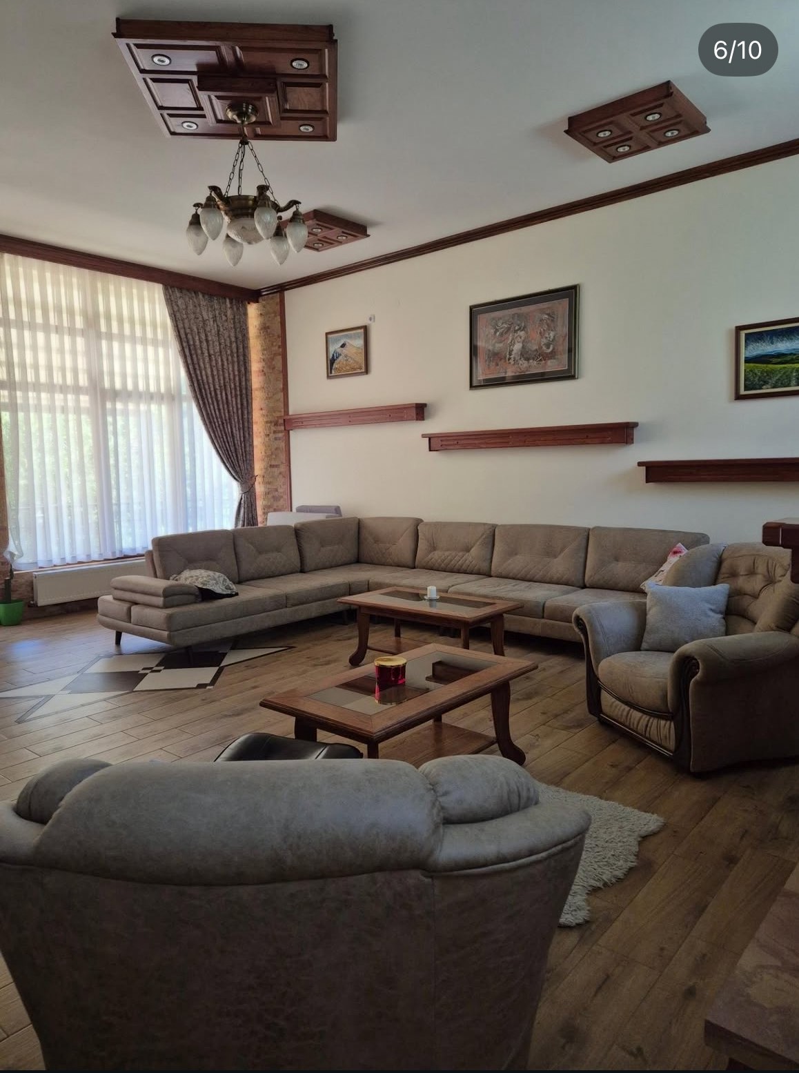 Vila Lenka spolja